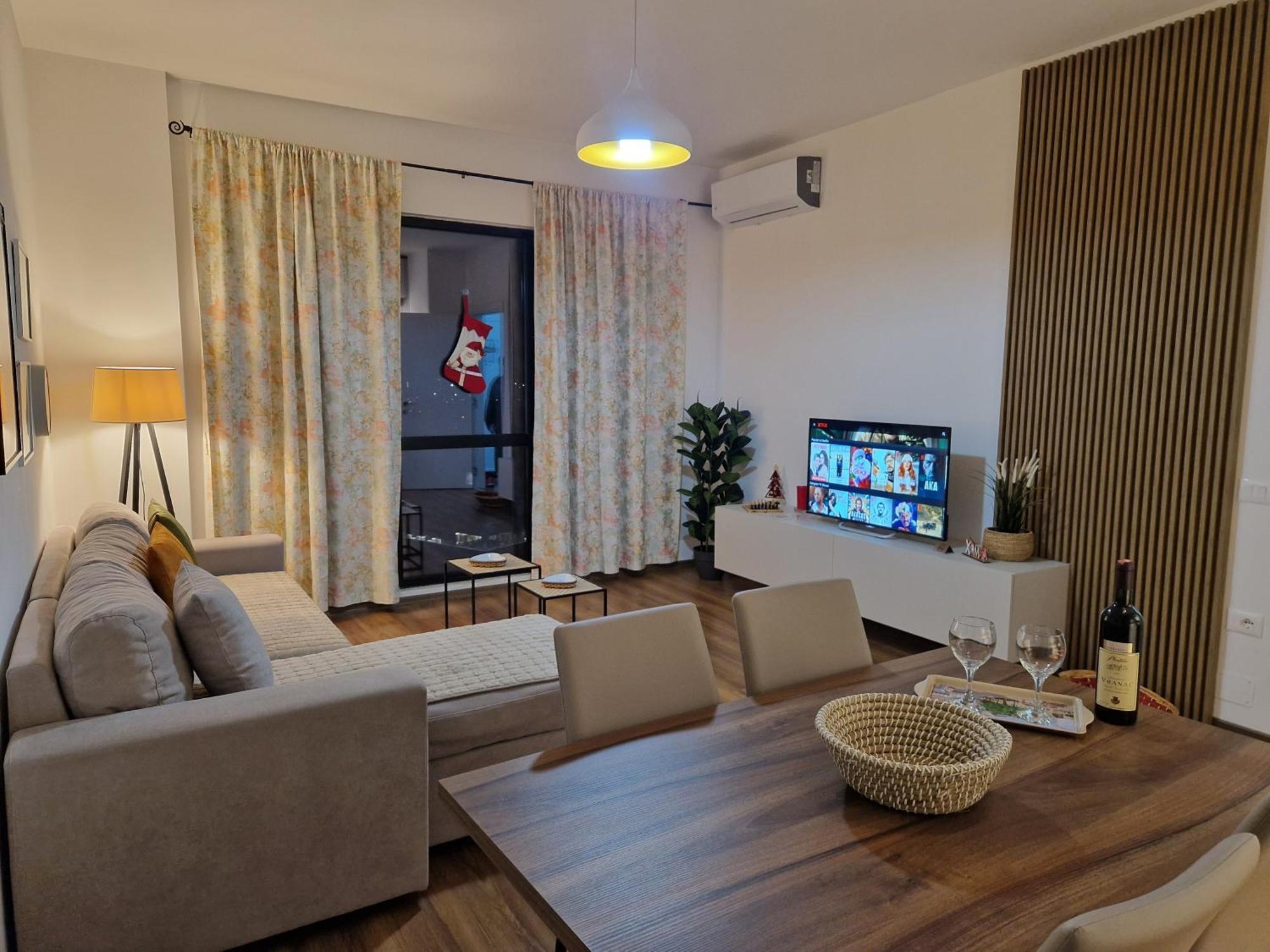 Red & White Palace Apartment Tiranë Ngoại thất bức ảnh