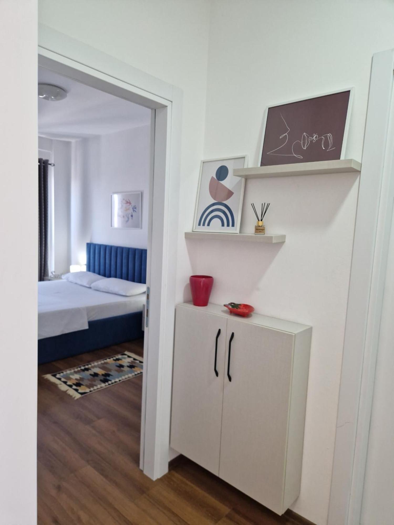 Red & White Palace Apartment Tiranë Ngoại thất bức ảnh