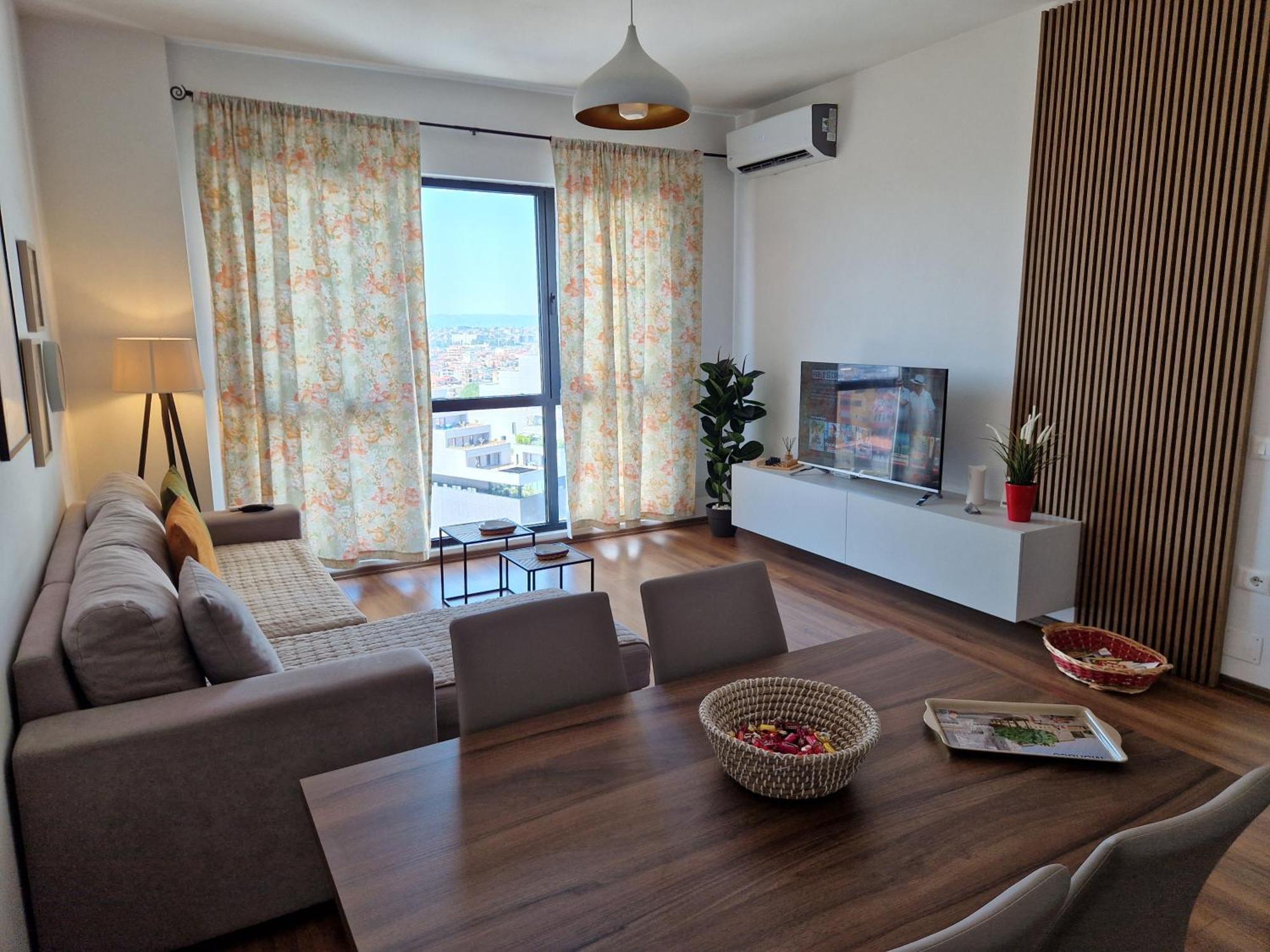 Red & White Palace Apartment Tiranë Ngoại thất bức ảnh