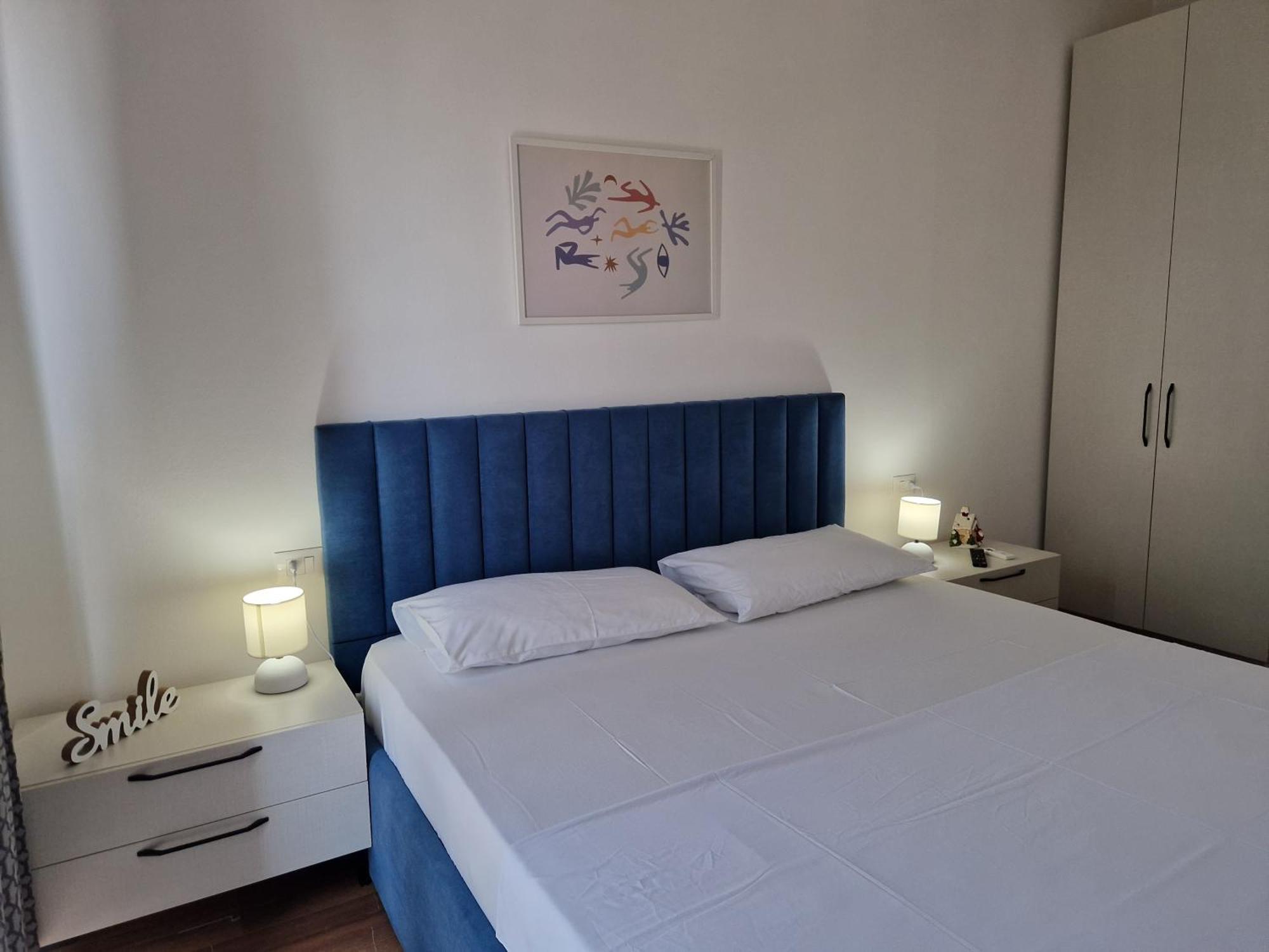 Red & White Palace Apartment Tiranë Ngoại thất bức ảnh